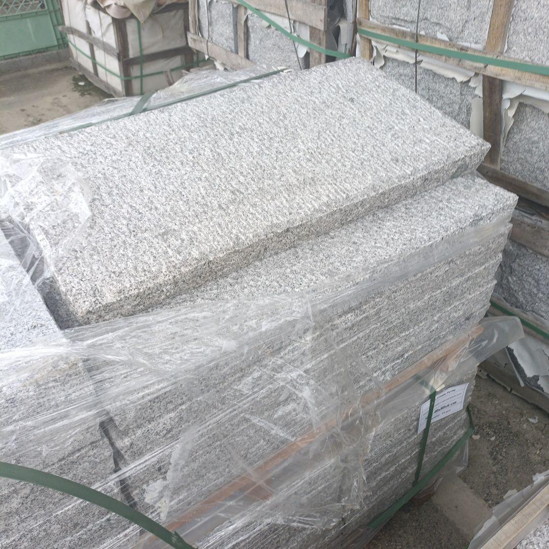 ベトナム産白敷石五面のみぎり仕上げ 400✕800✕60ミリ計10枚セット