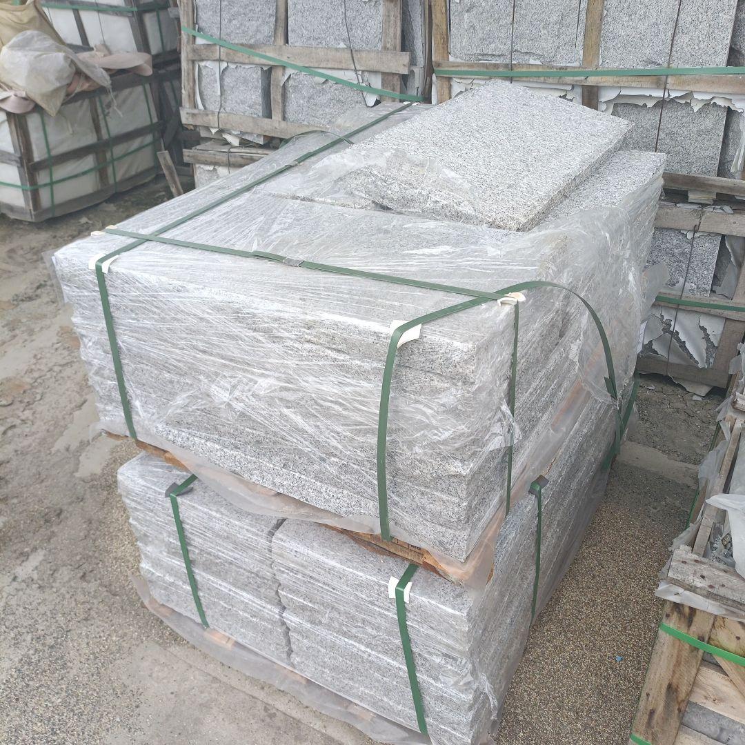 ベトナム産白敷石五面のみぎり仕上げ 400✕800✕60ミリ計10枚セット