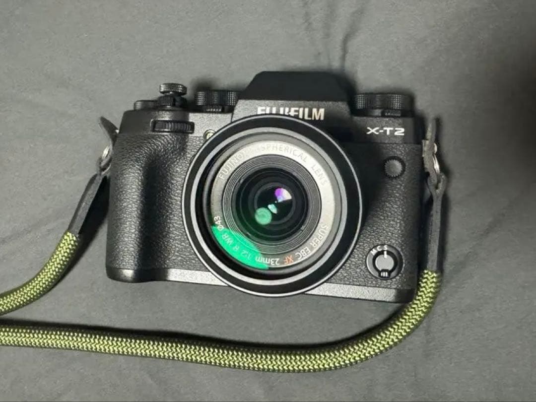 Fujifilm X-T2 ミラーレス一眼 (レンズ、ケース付き)