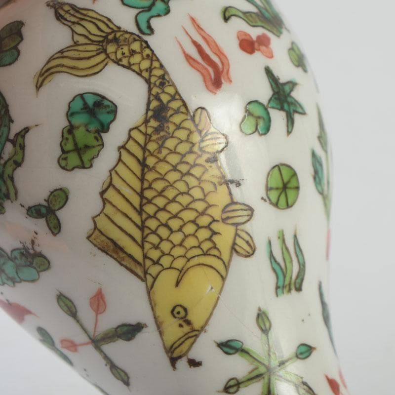 中国　大明嘉靖年製　赤絵　魚藻文　蓋壷　Z　8620