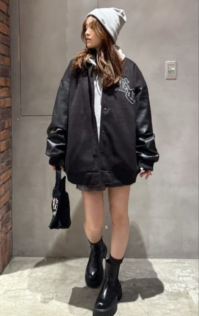 ロデオクラウンズ Blackletter スタジャン ユニセックス Lサイズ