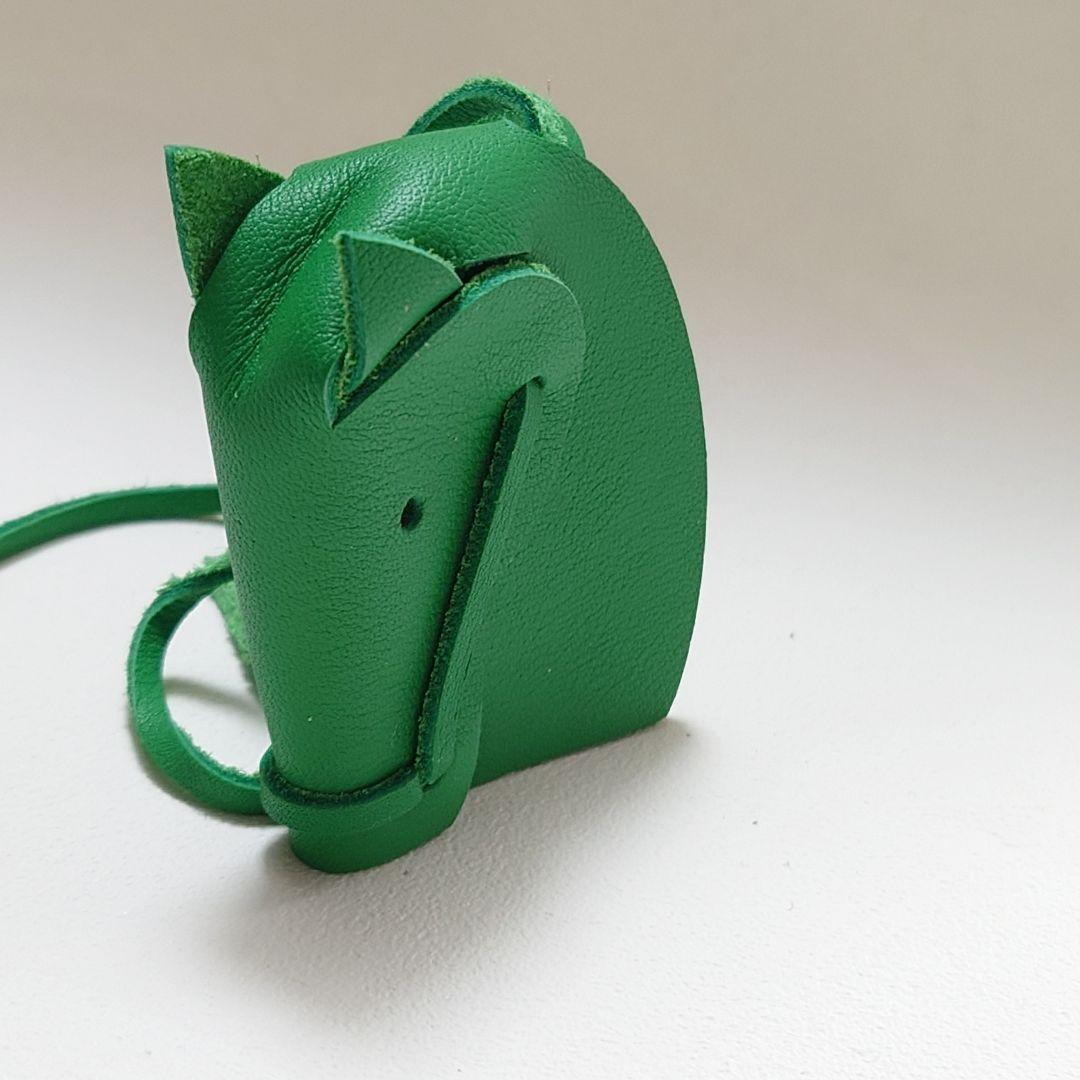 エルメス　シュヴァル　緑色の馬型レザーチャーム《完成品》