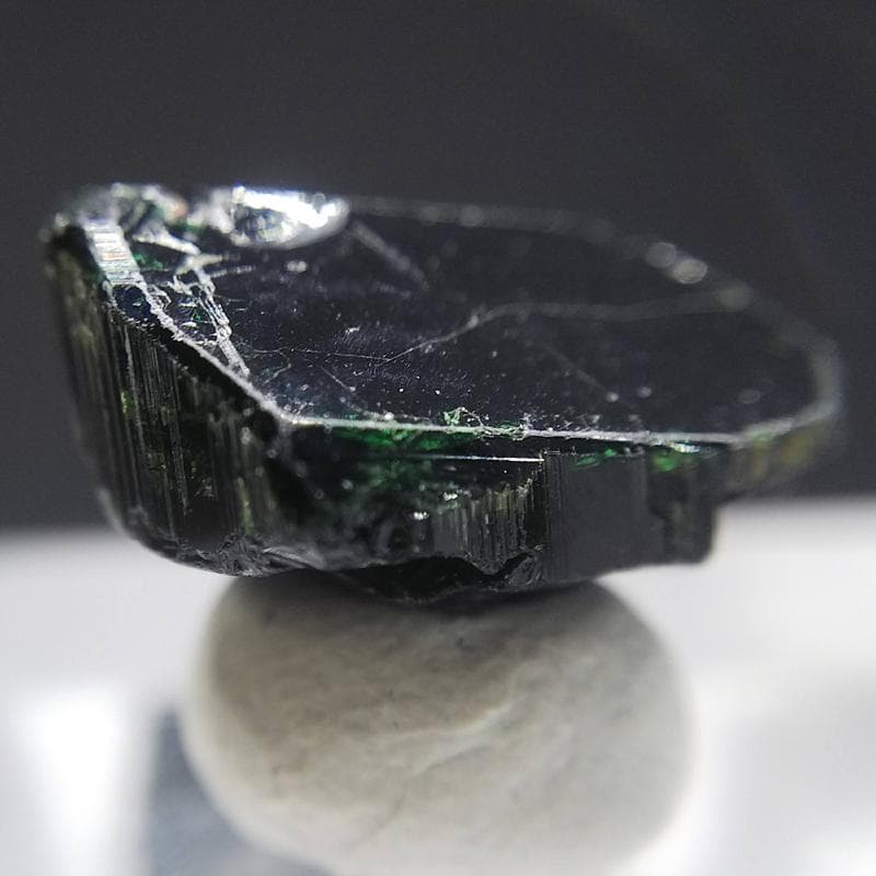 388 カラーチェンジ クロムトルマリン 結晶 原石