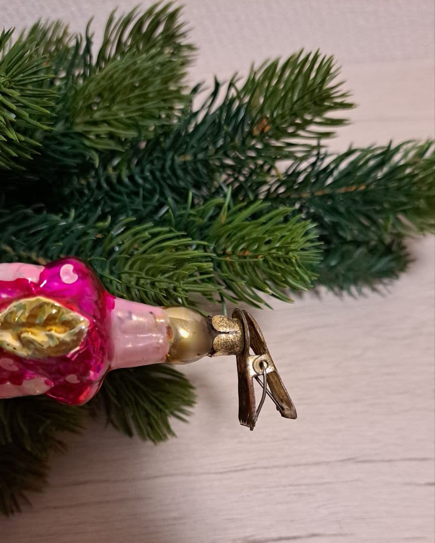 ガラスオーナメント　いちごの女の子