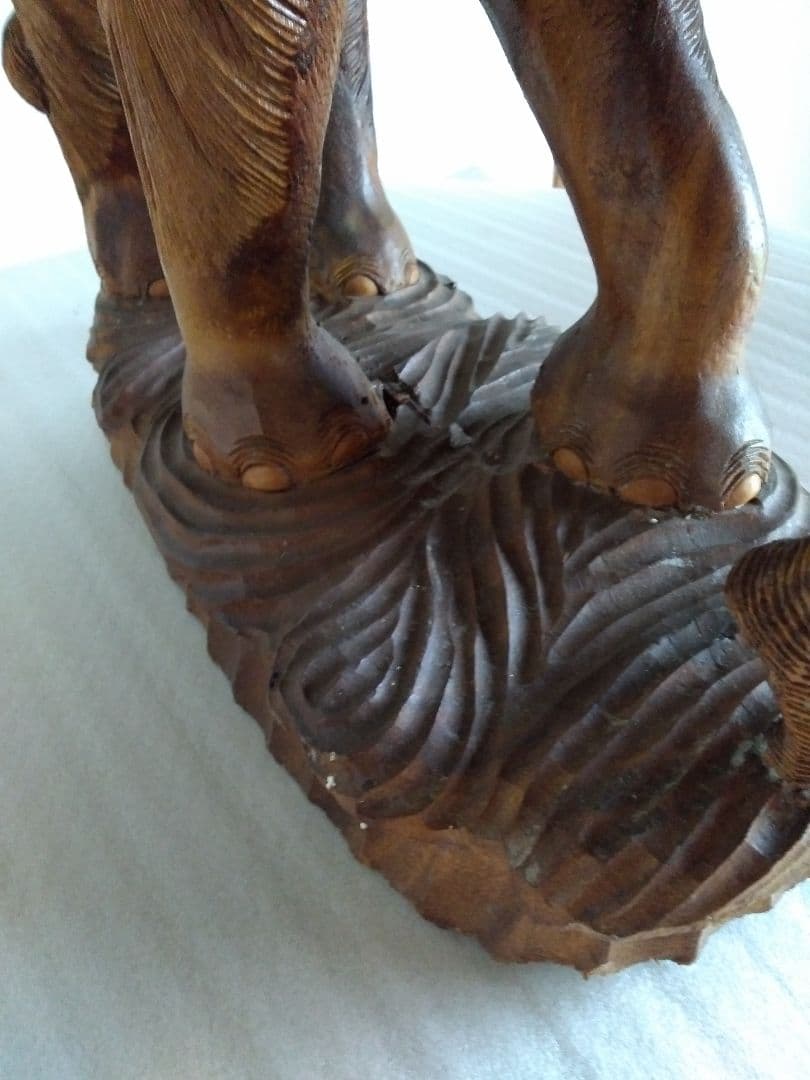 木彫りの大きい象チーク材