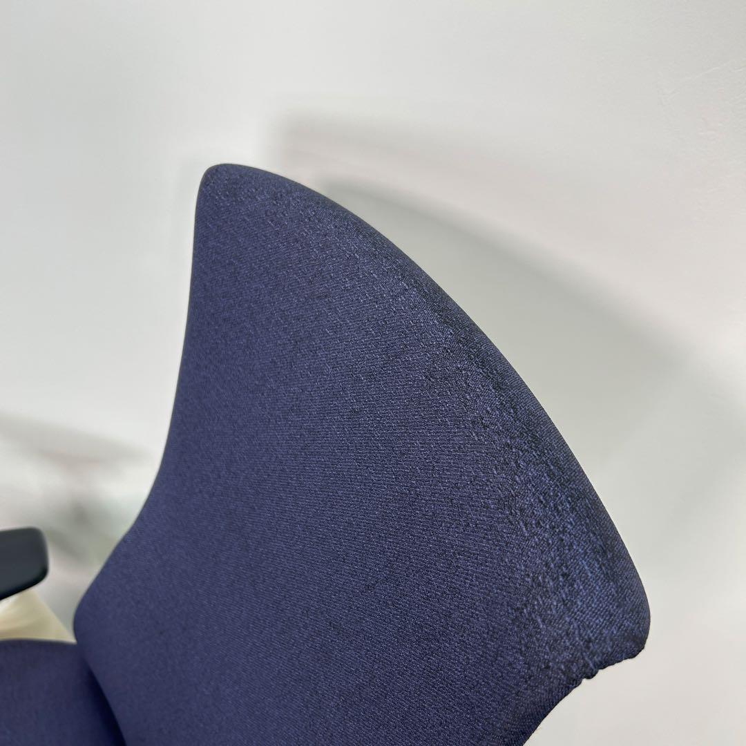 G. エンボディチェア. ハーマンミラー ホワイト Embodyネイビー