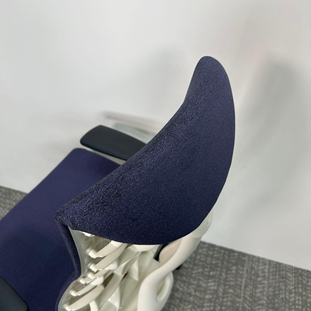 G. エンボディチェア. ハーマンミラー ホワイト Embodyネイビー