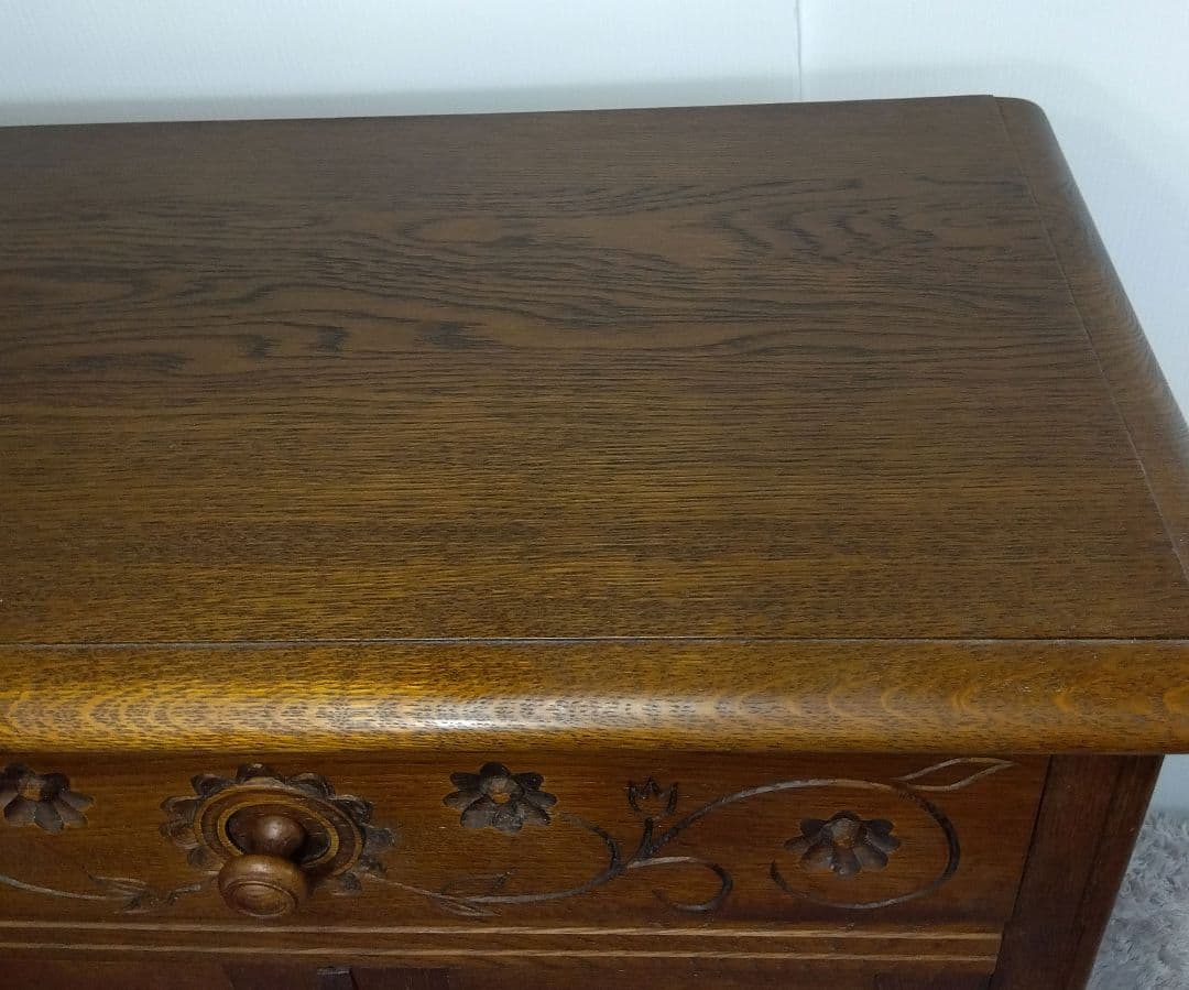 ヴィンテージ ナラ無垢材　花柄キャビネット 北海道旭川 勇峰工芸