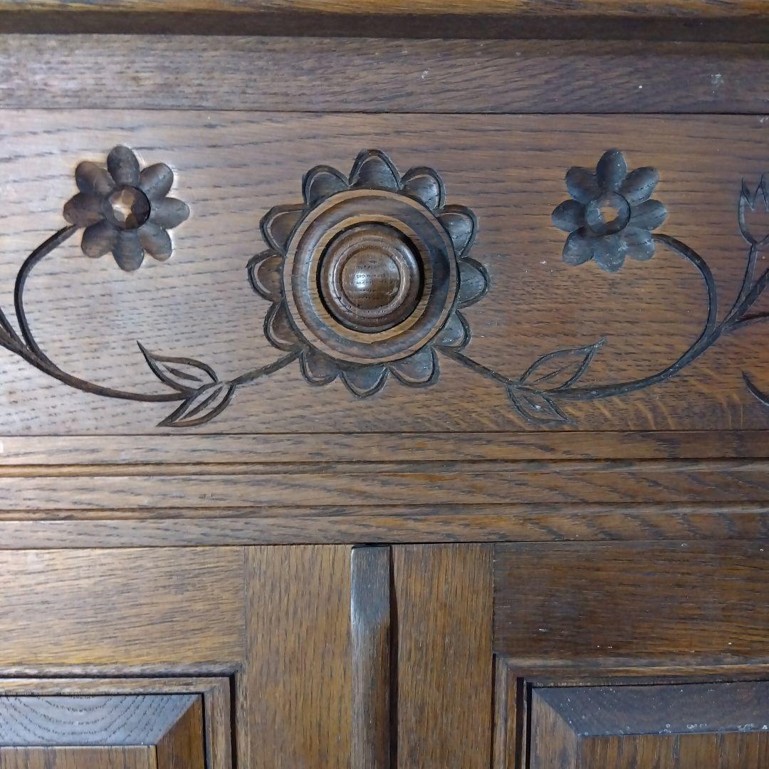 ヴィンテージ ナラ無垢材　花柄キャビネット 北海道旭川 勇峰工芸