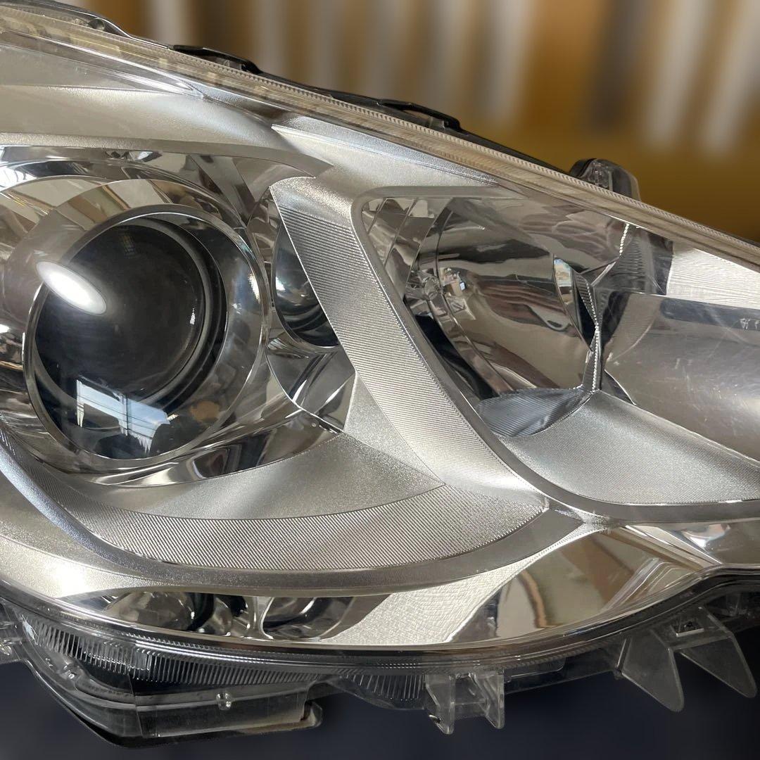 NHP10アクア右中古ヘッドライト　81110-52K40