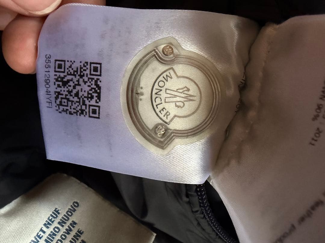 MONCLER ネイビーダウンジャケット