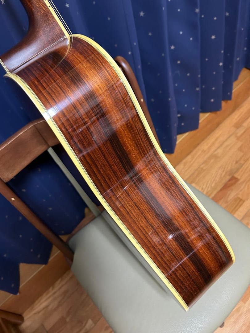 い*ん様 MORALES M80. 超レアー