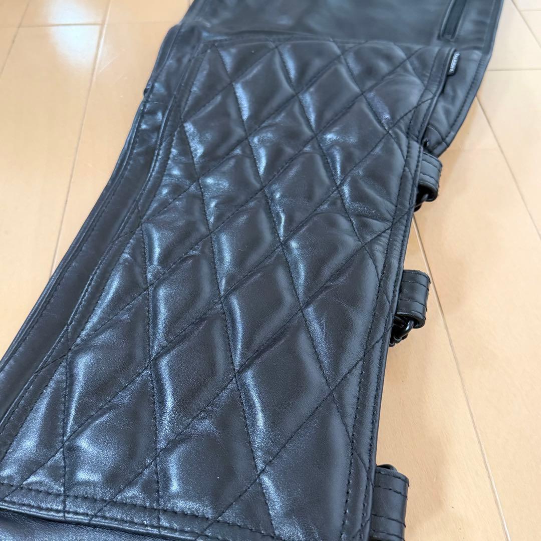 カドヤ KADOYAブラックレザーチャップス キルティング デザイン サイズ23