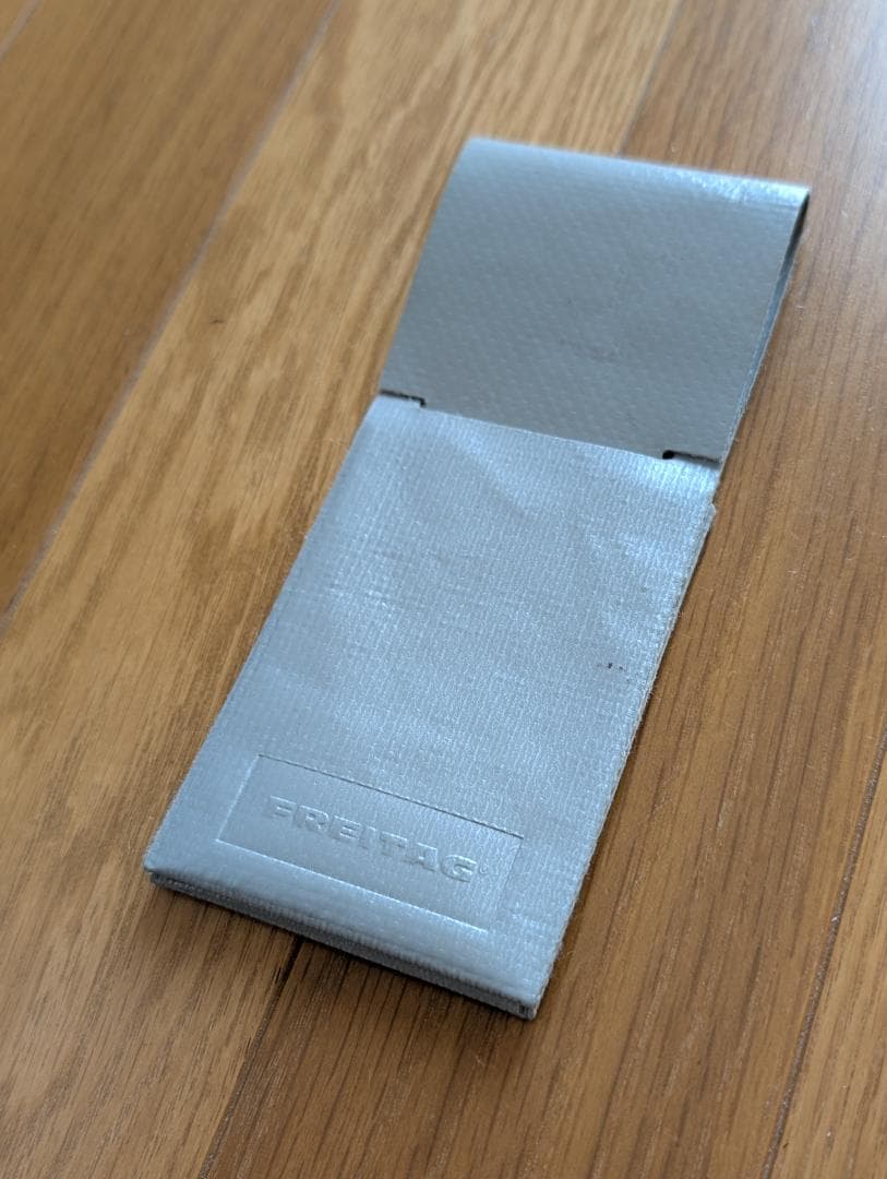 FREITAG フライターグ バッグタグ グレーっぽいシルバー 非売品 美品