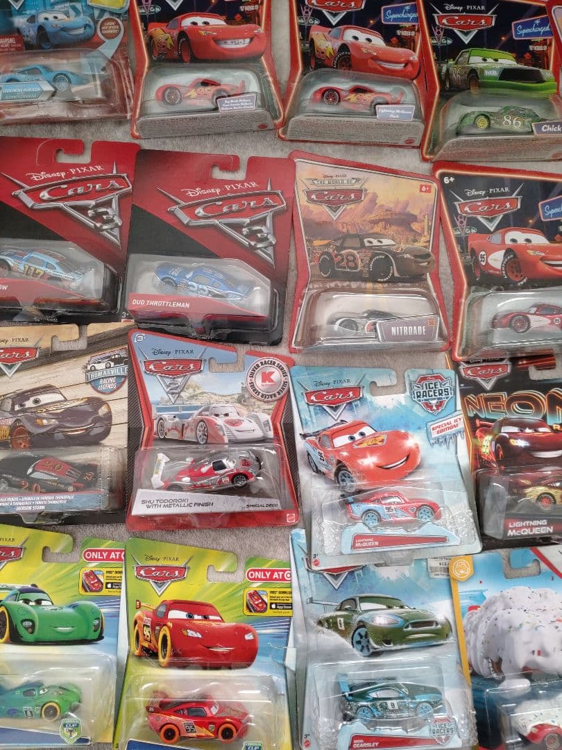 Mattel　マテル　カーズ　ミニカー　ケース付属　まとめ売り　おまけ付き