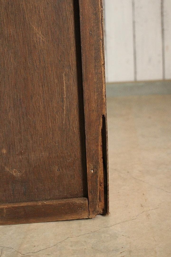 古く味のある木製の収納棚　食器棚　本棚　収納棚　古家具