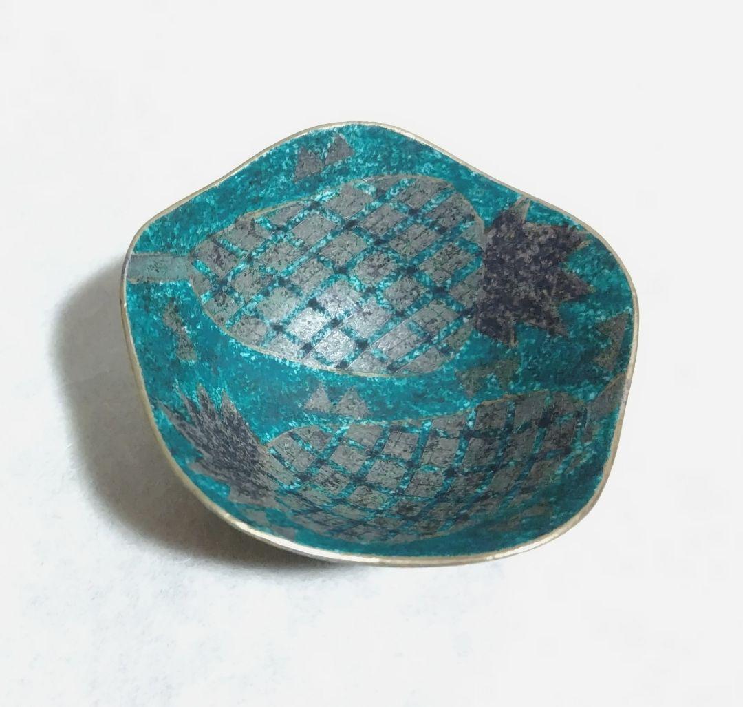 色絵金銀彩輪花酒盃 (前田正博)