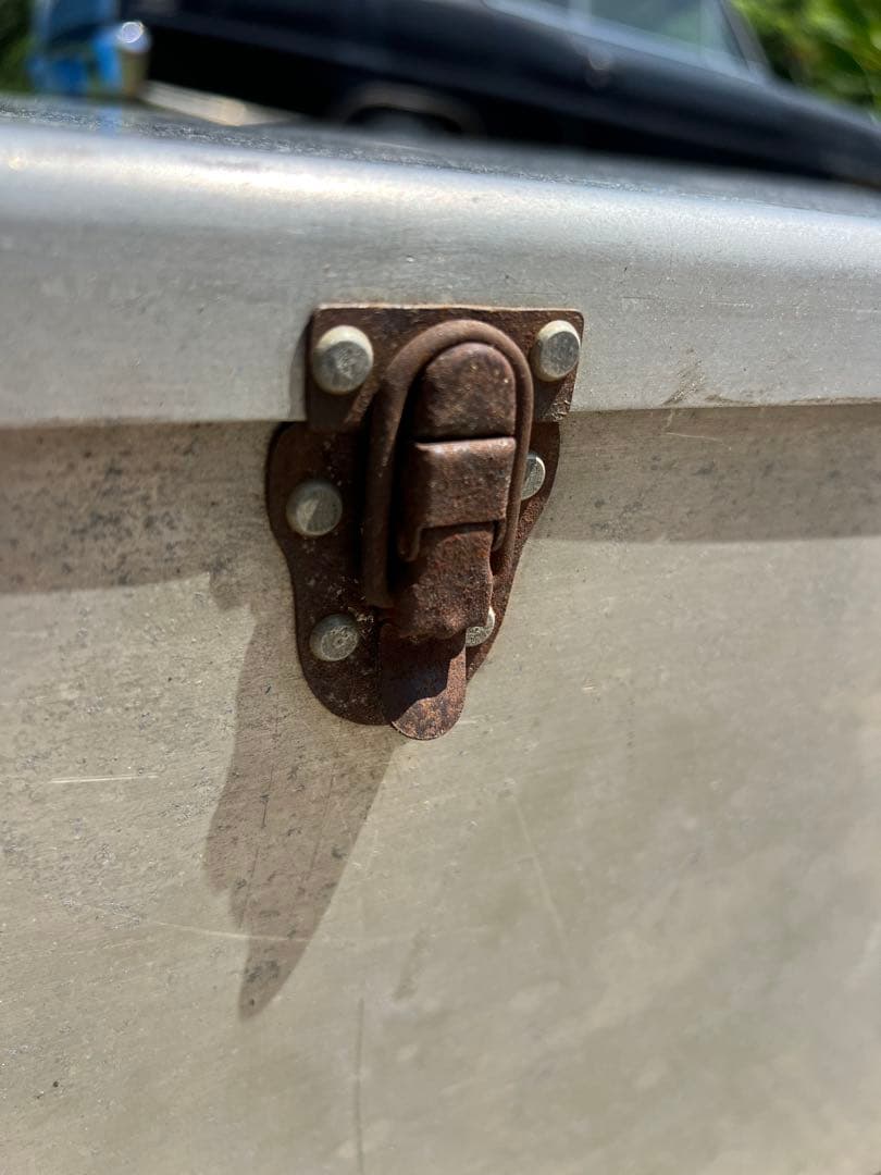 インダストリアル　アルミ　コンテナ　テレビ台にも