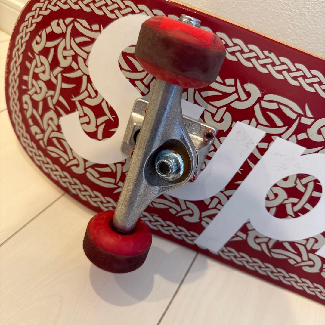 シュプリームスケボーSupreme Celtic Knot Skateboard
