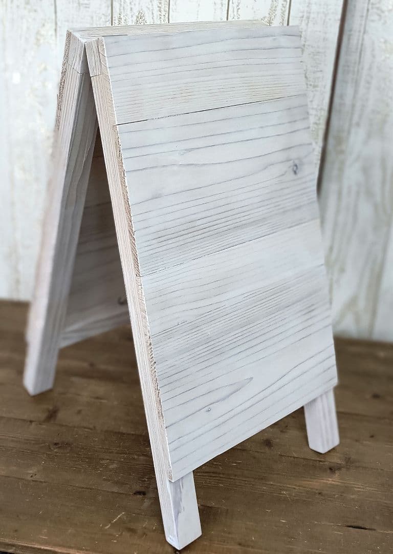 つぼみちゃんページ／Ａ型看板・シャビーホワイト＆リース付きボードの2点