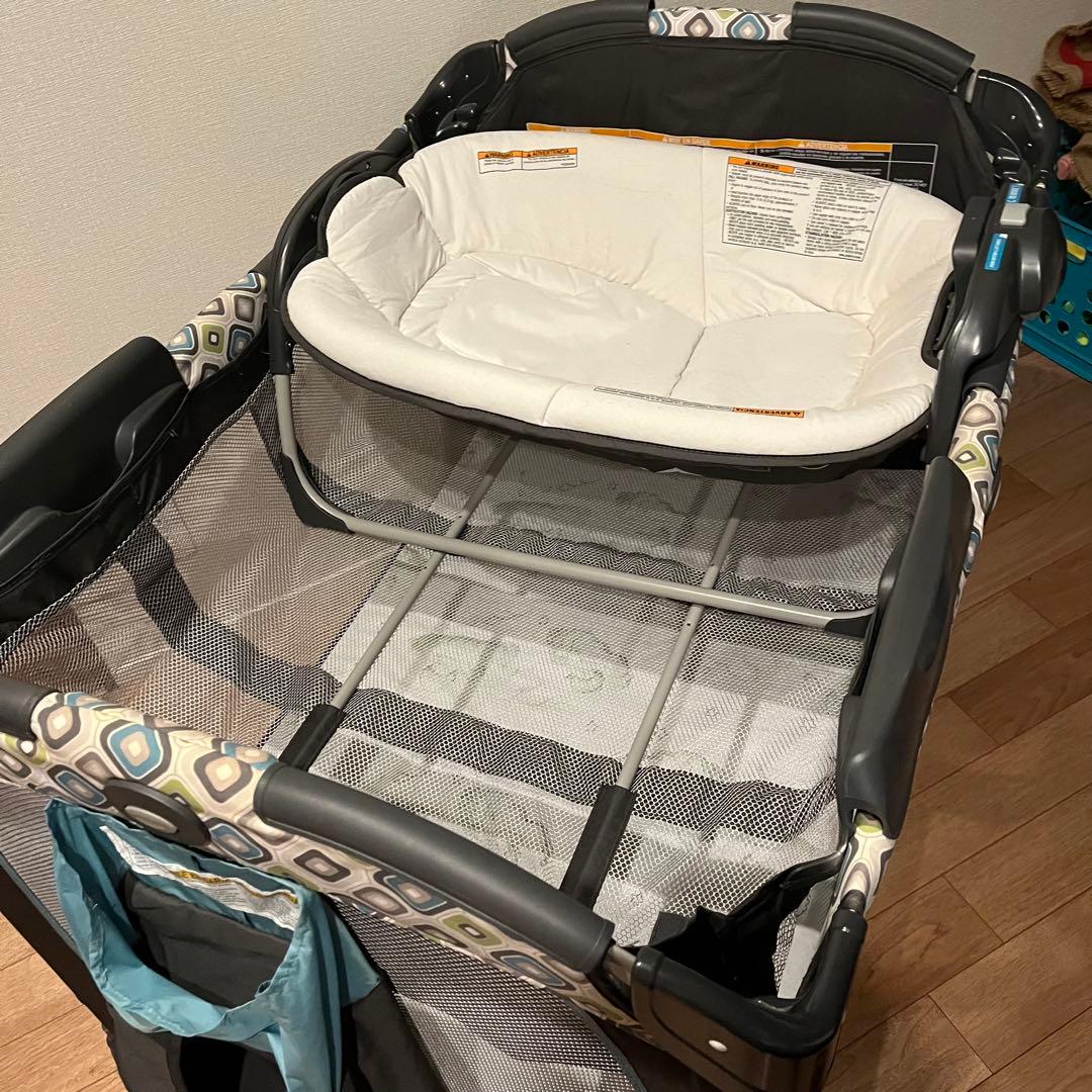 【Graco グレコ】ベビーベッド　ポータブルナッパー＆バシネット付プレイヤード