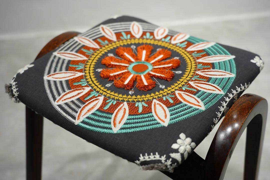 スツール　秋田木工　剣持勇　スタッキングチェア　刺繍生地　ビンテージ