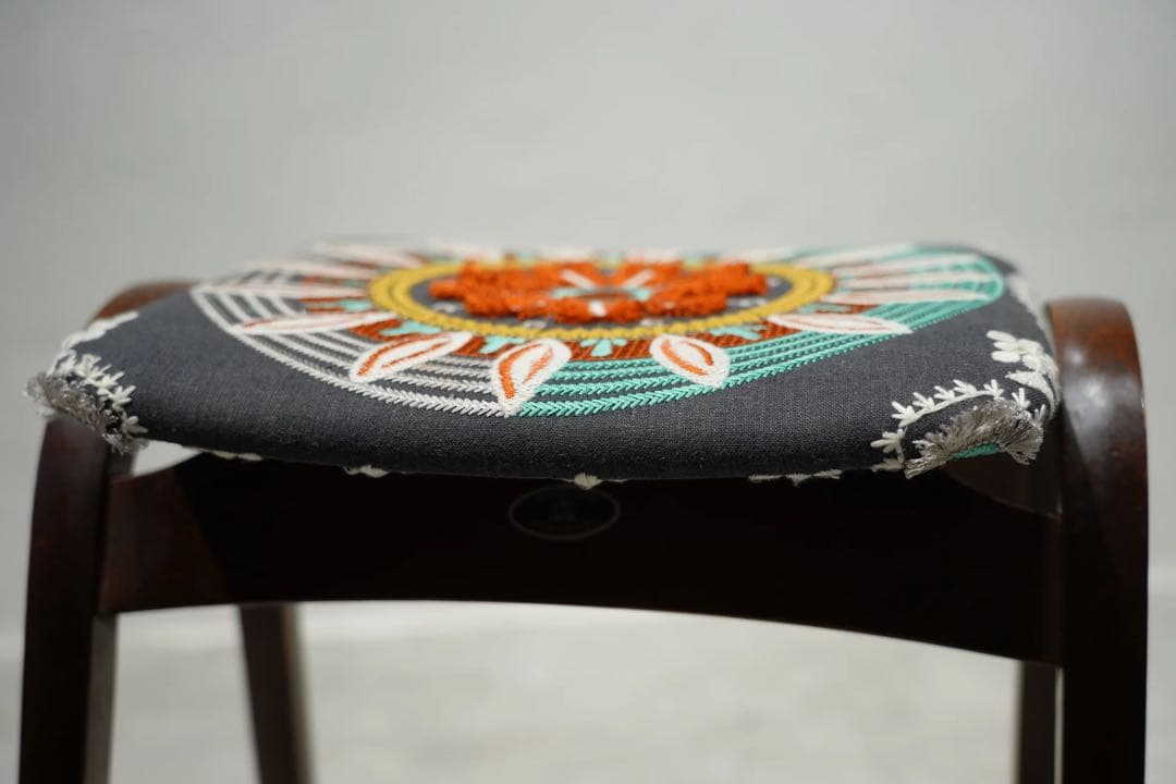 スツール　秋田木工　剣持勇　スタッキングチェア　刺繍生地　ビンテージ
