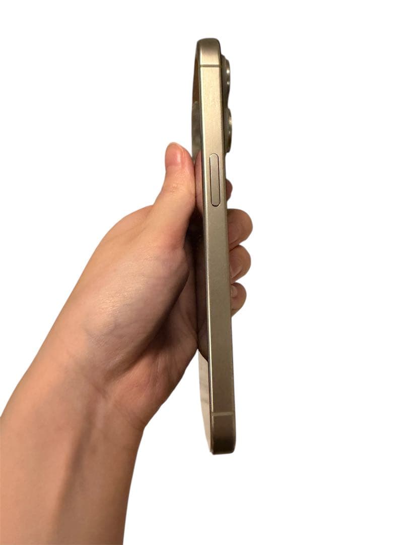 Apple iPhone 15Pro 本体 未使用画面とカメラの保護シート付き