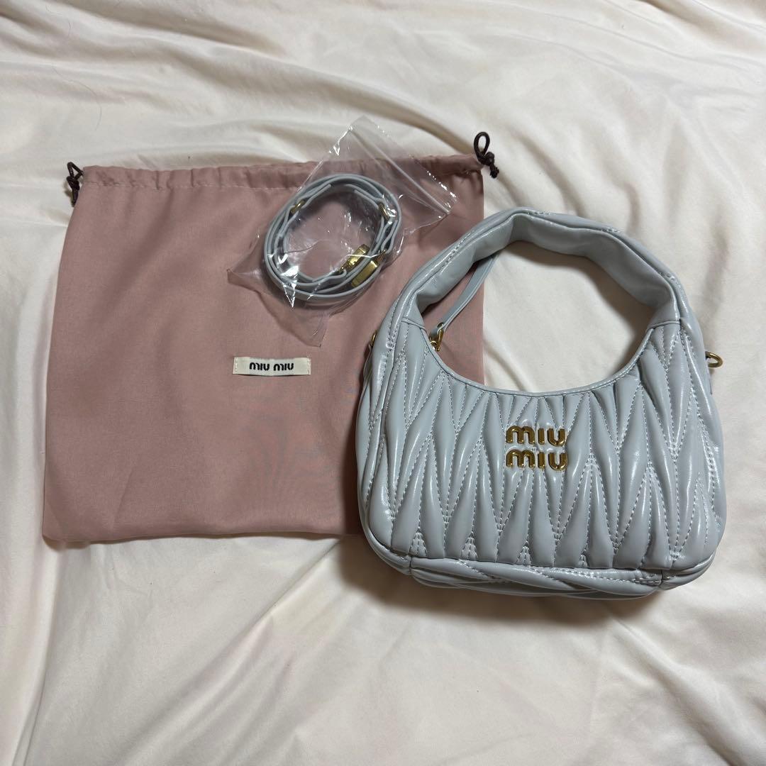 miu miu キルティング ショルダーバッグ グレー
