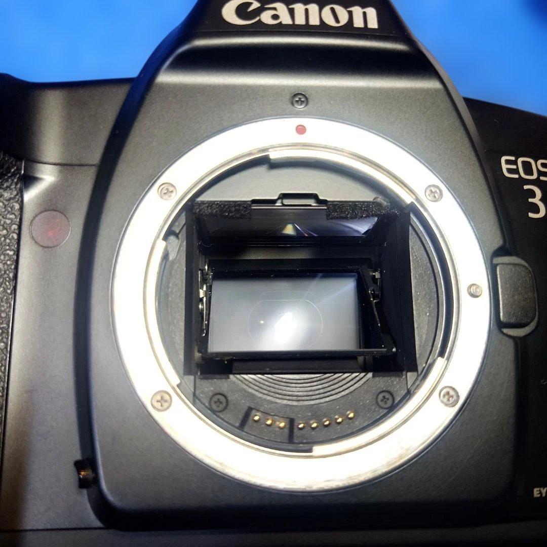 Canonキャノン EOS-3 ボディ PB-E2 付き フィルム一眼レフカメラ