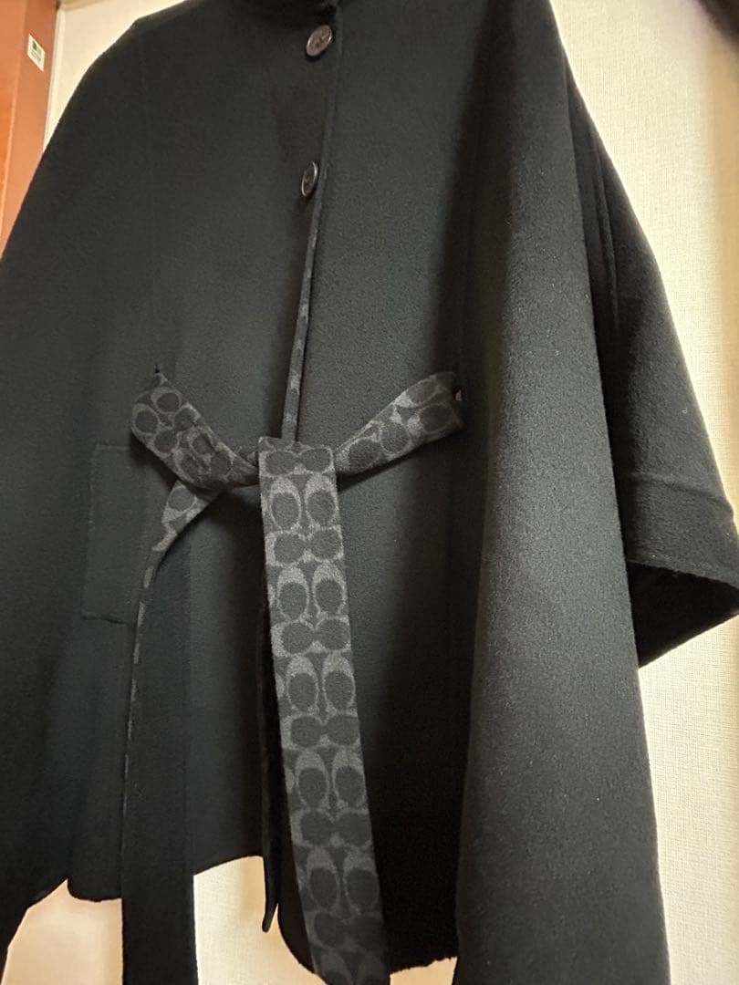 コーチ COACHケープコート ブラック 裏総柄　衣装カバー付　タグ付き　新品