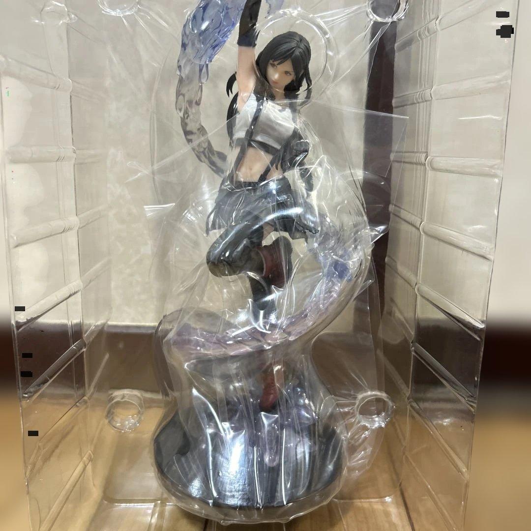 ティファ・ロックハートの美しいフィギュア、エンド賞