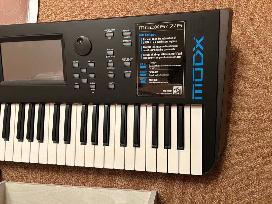 Yamaha MODX6 シンセサイザー 61鍵　専用ケース他シールドなど付属