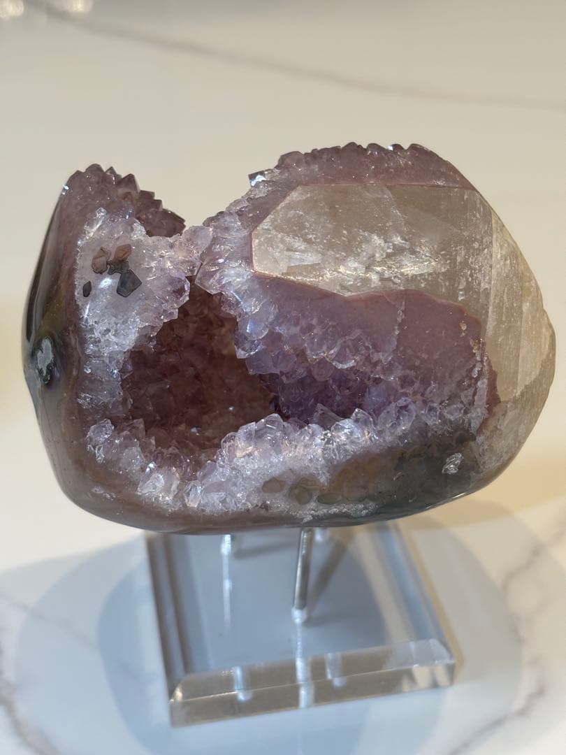 天然水晶　美しい薄ピンク紫色