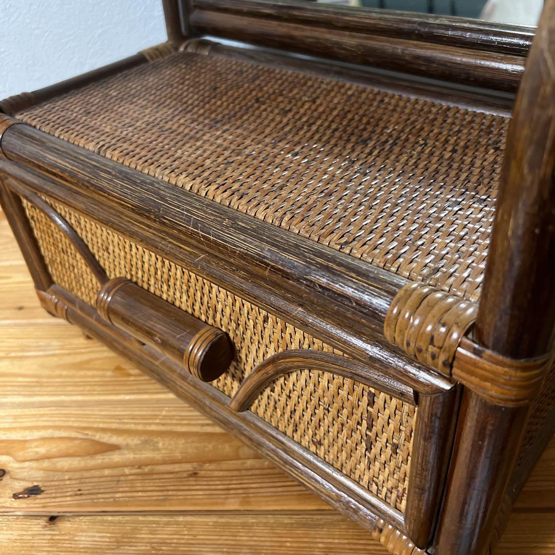 ラタン製ミラー付きドレッサー