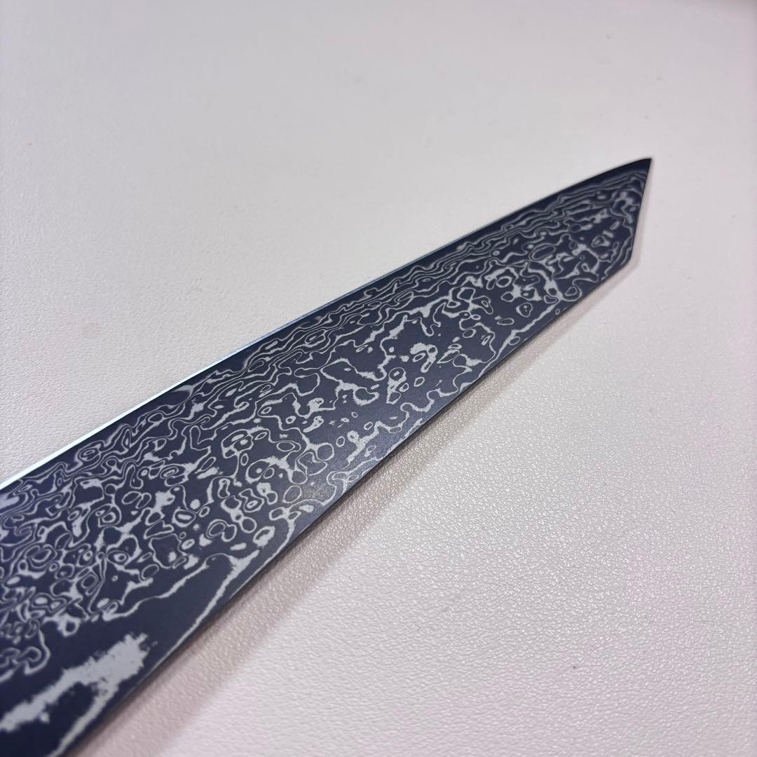 黒染め　ダマスカス牛刀「切付型」 215mm。