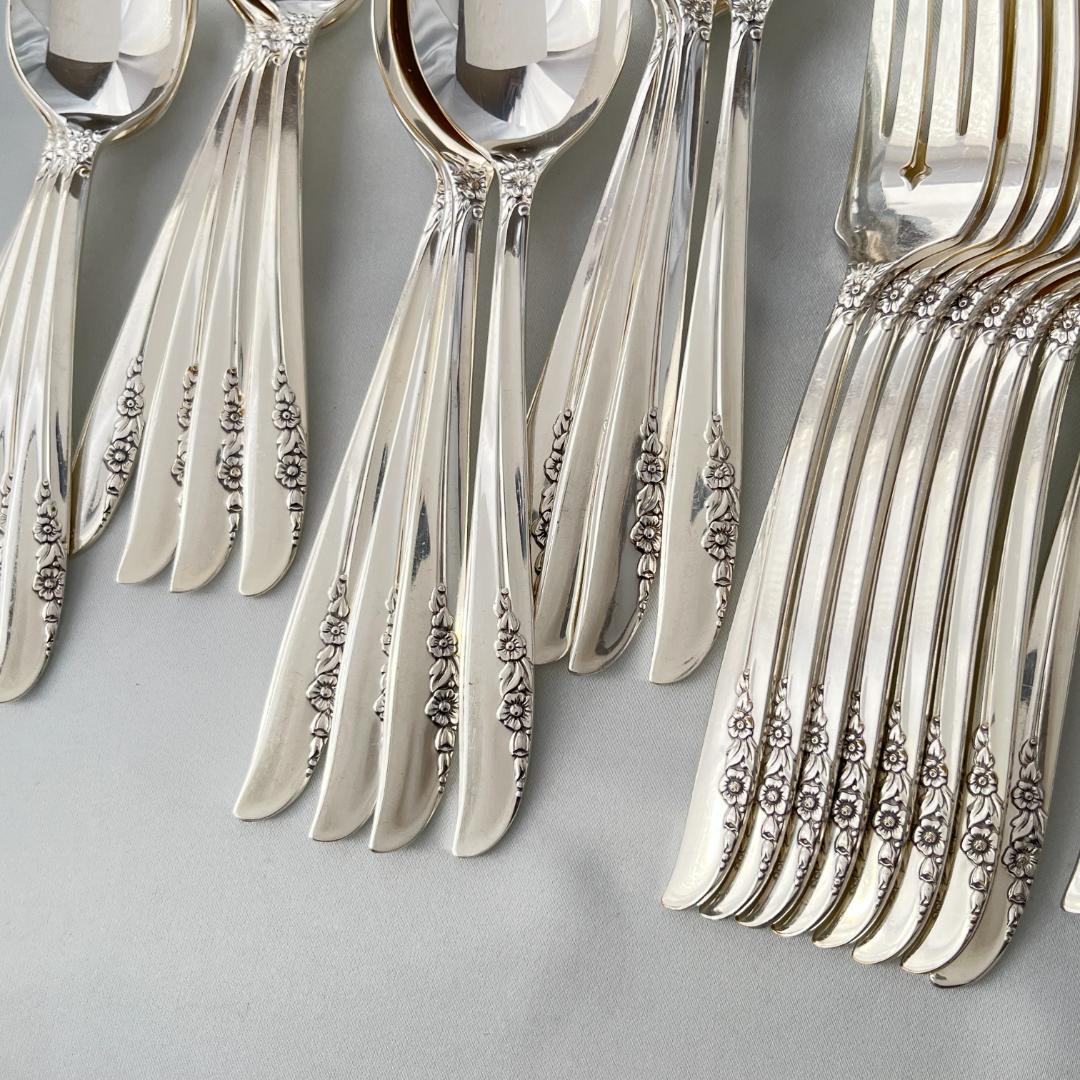 【ONEIDA 】LILAC TIME ディナーセット 8名用サーバー付き54本