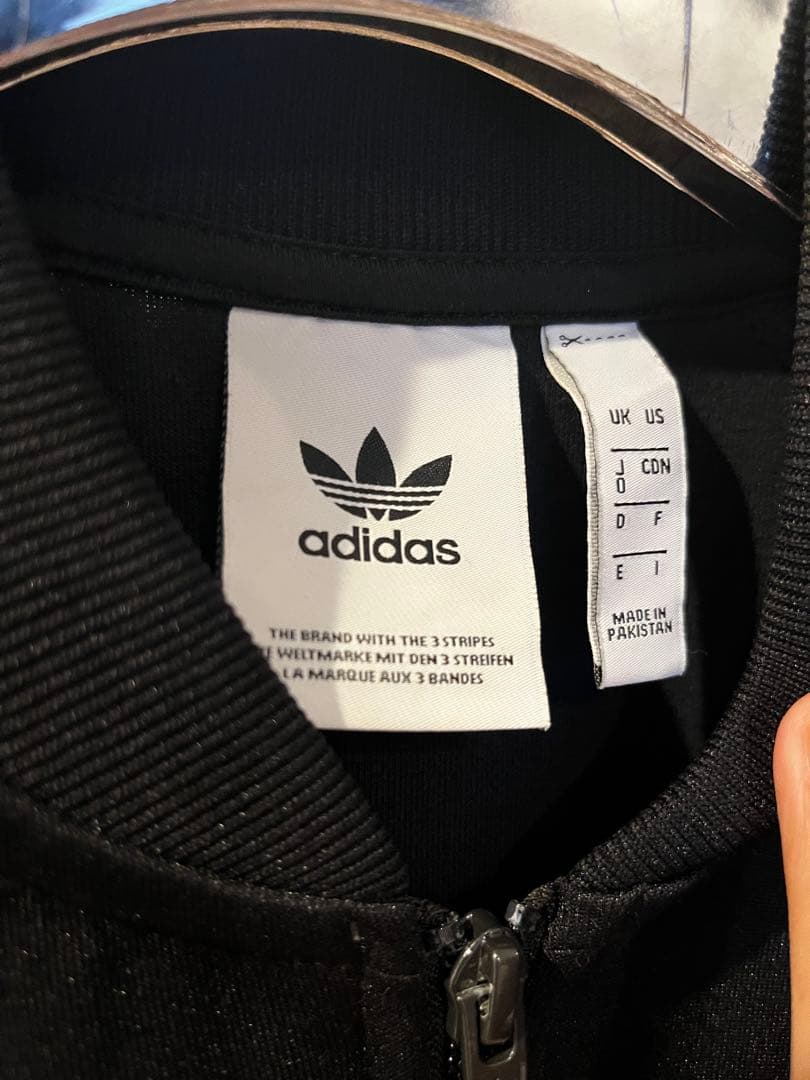 adidas ブラック セットアップジャージ