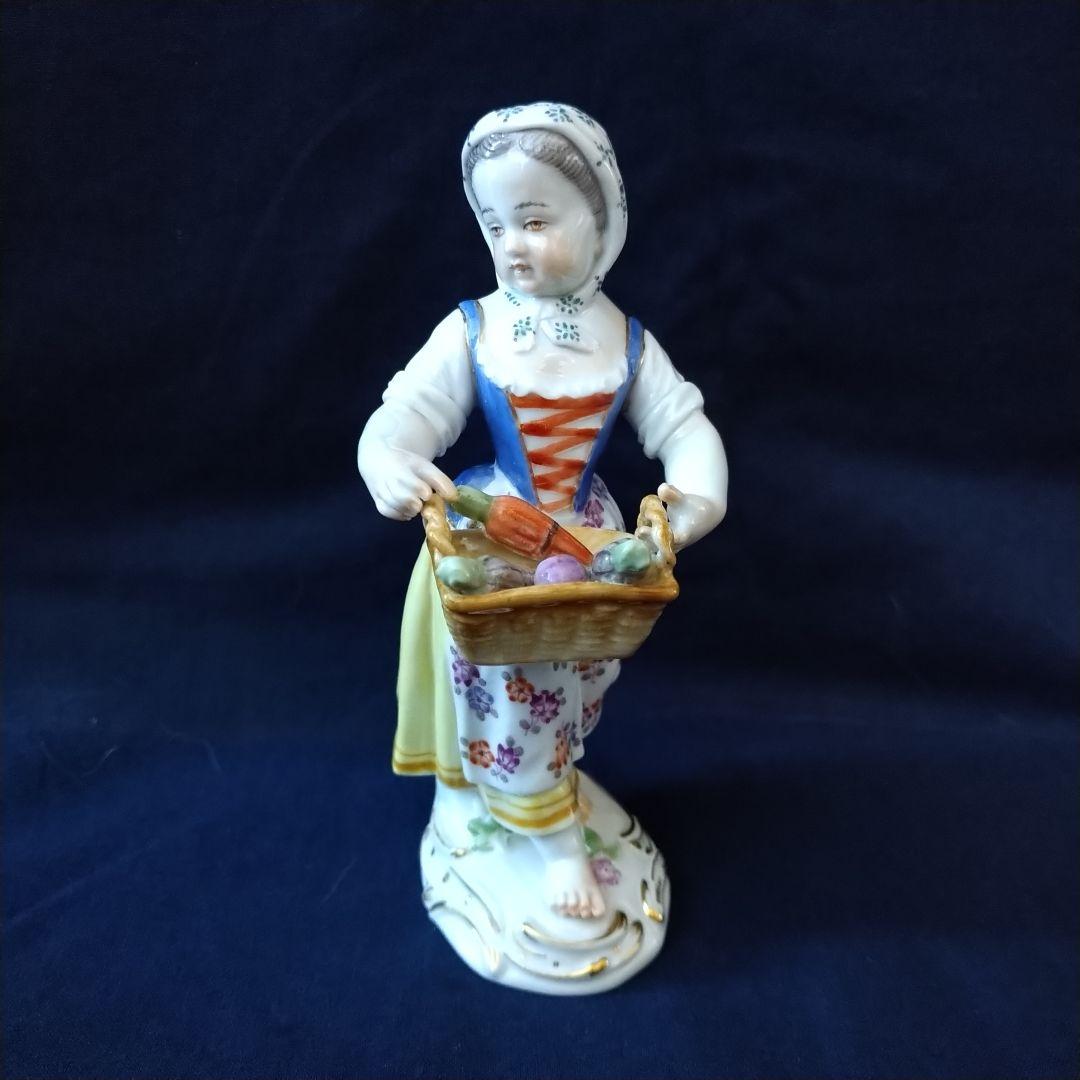 ✤マイセン(Meissen)フィギュリン『野菜のバスケットを持つ少女』