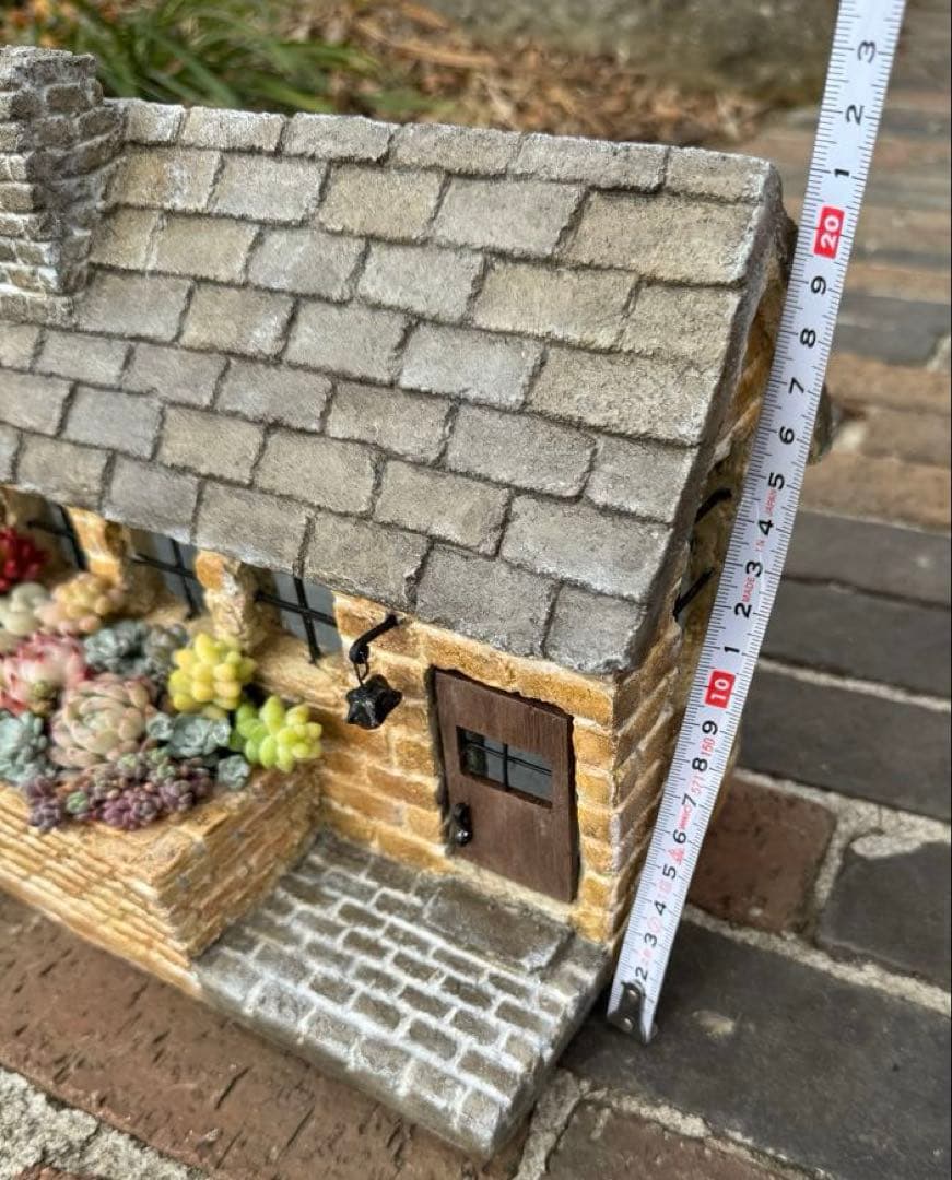 そのまま飾れる寄せ植え　モルタルハウス　ソーラーライト