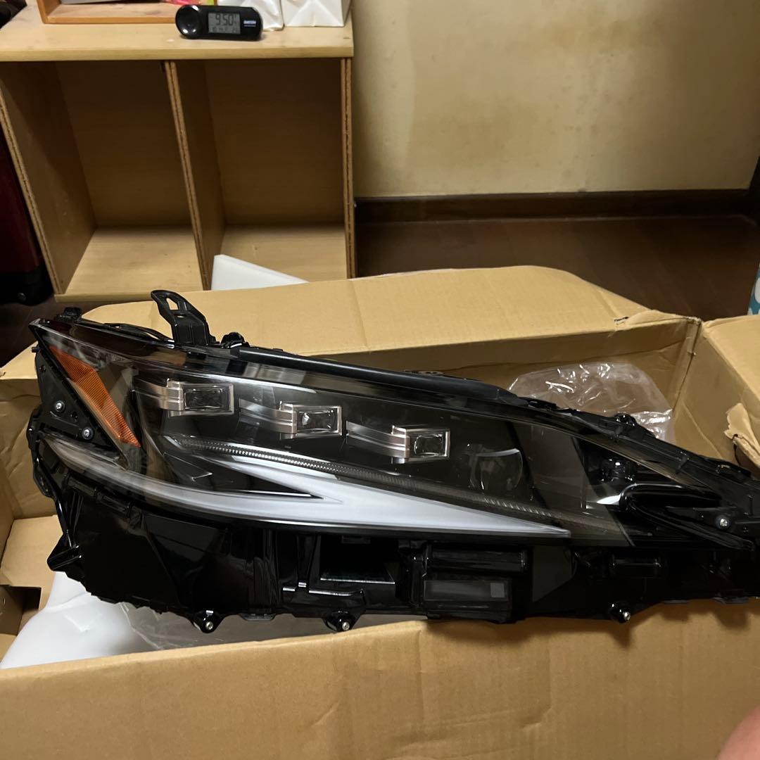 レクサス純正、ES300h AXZH11後期右LEDヘッドライト
