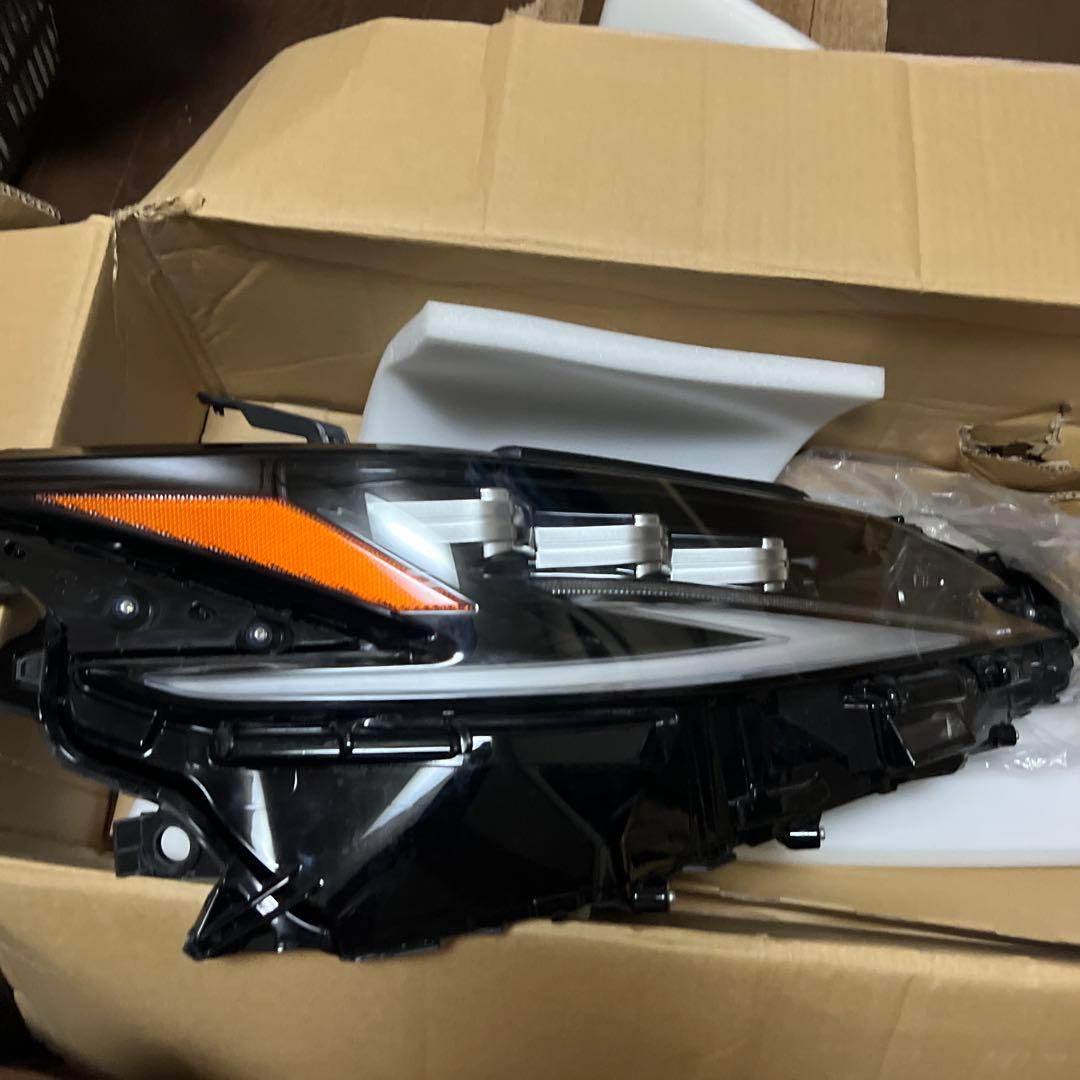 レクサス純正、ES300h AXZH11後期右LEDヘッドライト