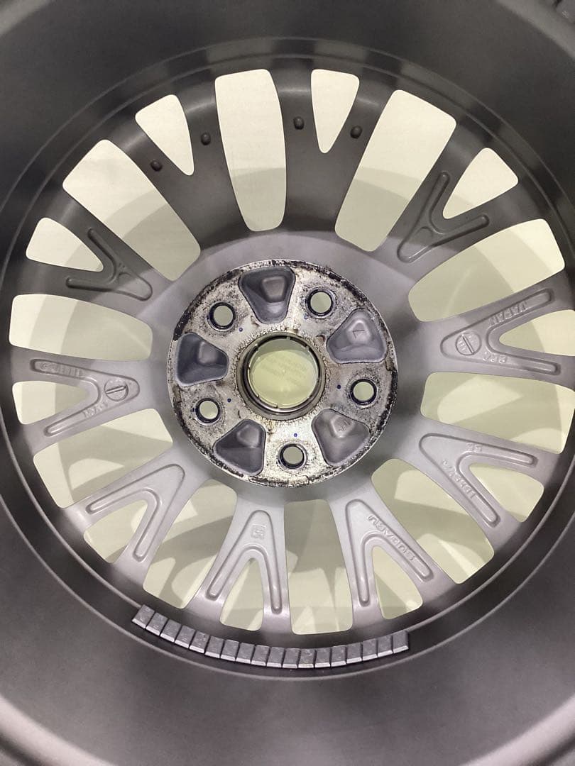 Y328[送料無料]スバル　サイズ　18x8.5J ＋55