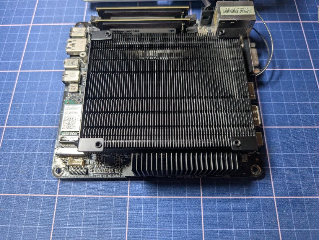 DeskMini X300 Ryzen 5 3400G ベアボーンPC