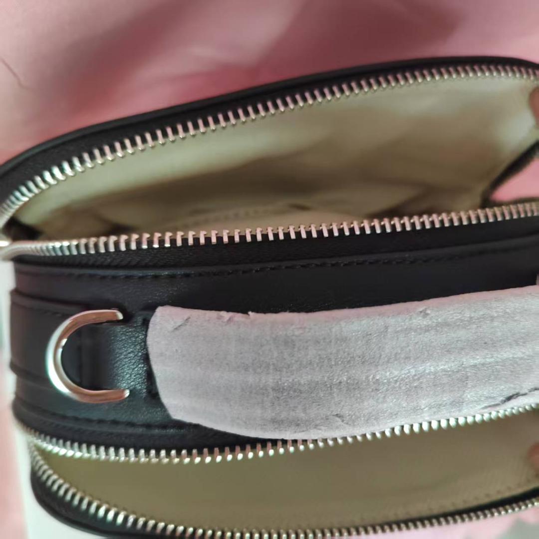 LOEWE ブラックレザー ミニハンドバッグ