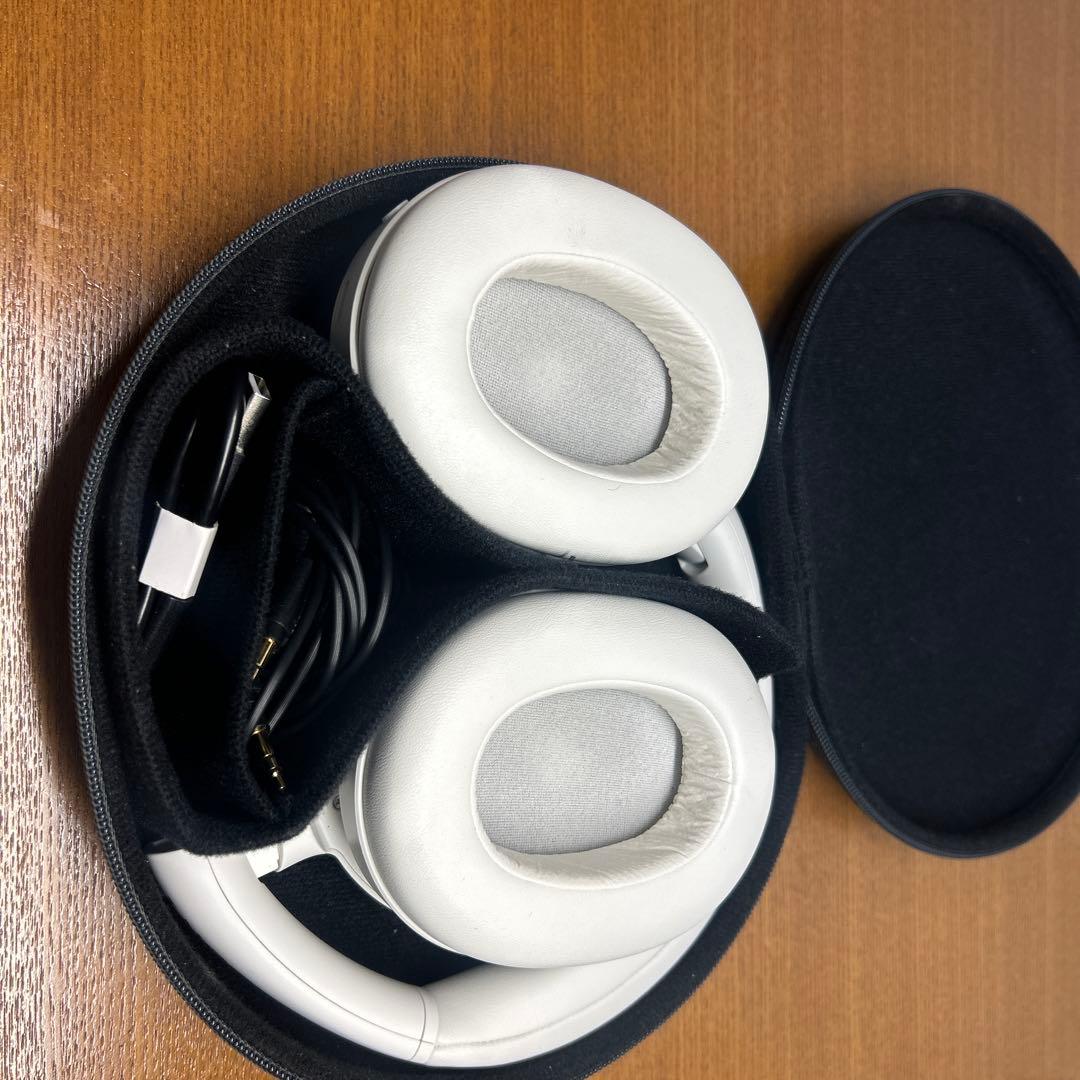 ULT WEAR ワイヤレスヘッドホン ホワイト