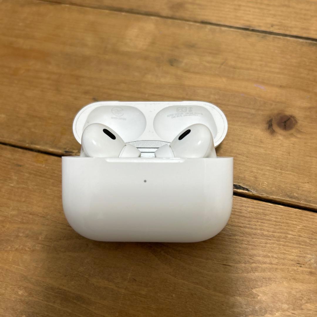 Apple AirPods Pro 第二世代ホワイト 充電ケース付き