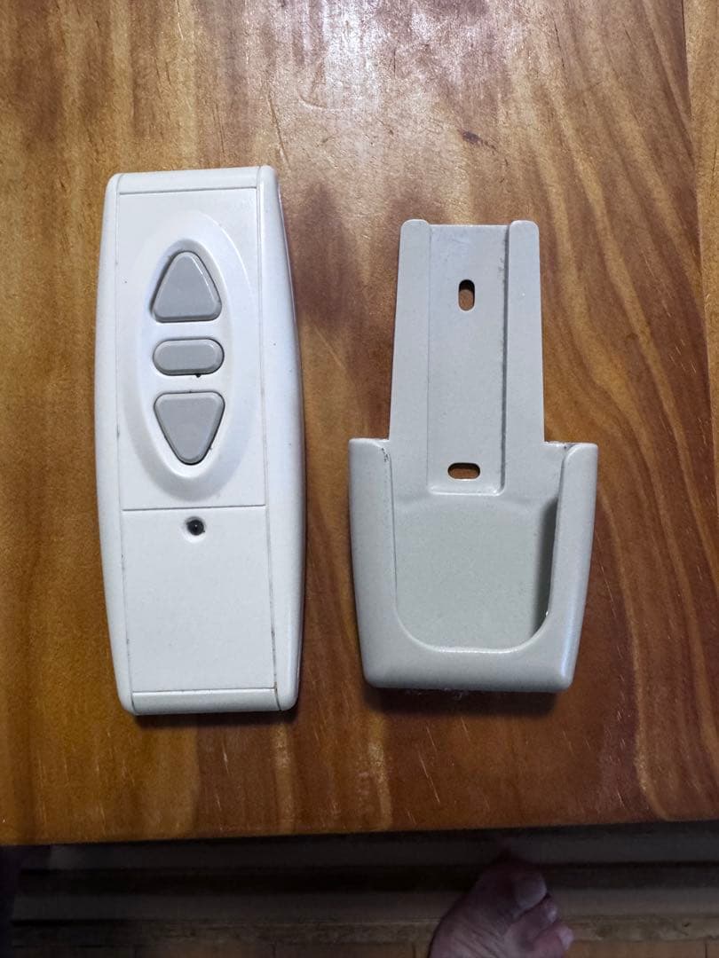 電動ロールスクリーン（プロジェクター用）