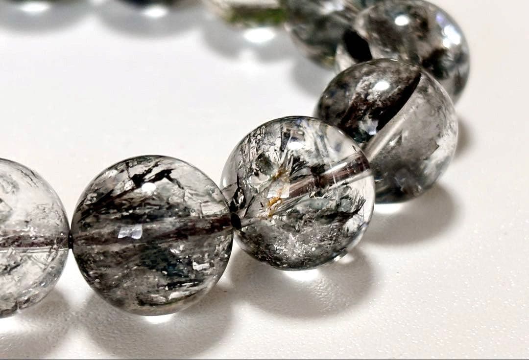 究極品質　光を纏いし神の聖石　ガネッシュヒマール産　虹のブラックエレスチャル