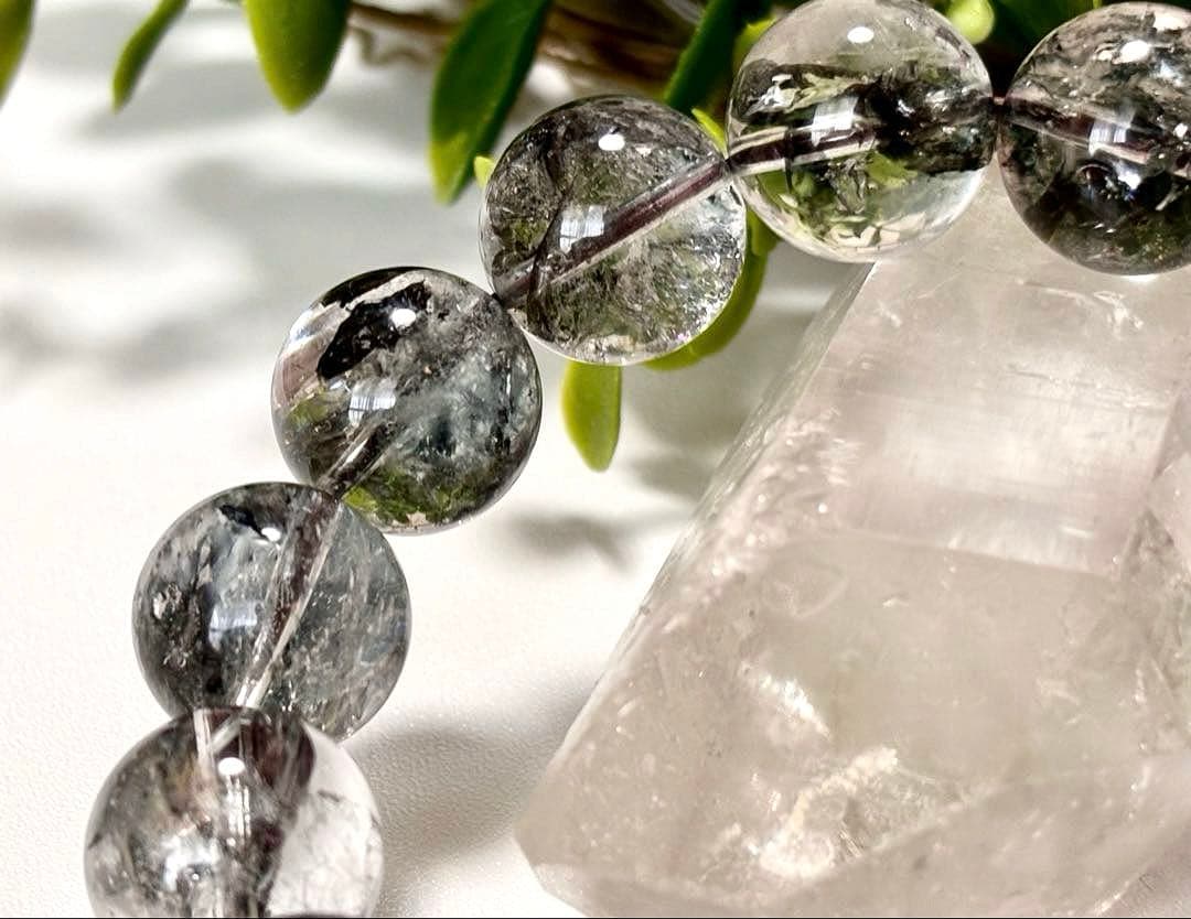 究極品質　光を纏いし神の聖石　ガネッシュヒマール産　虹のブラックエレスチャル